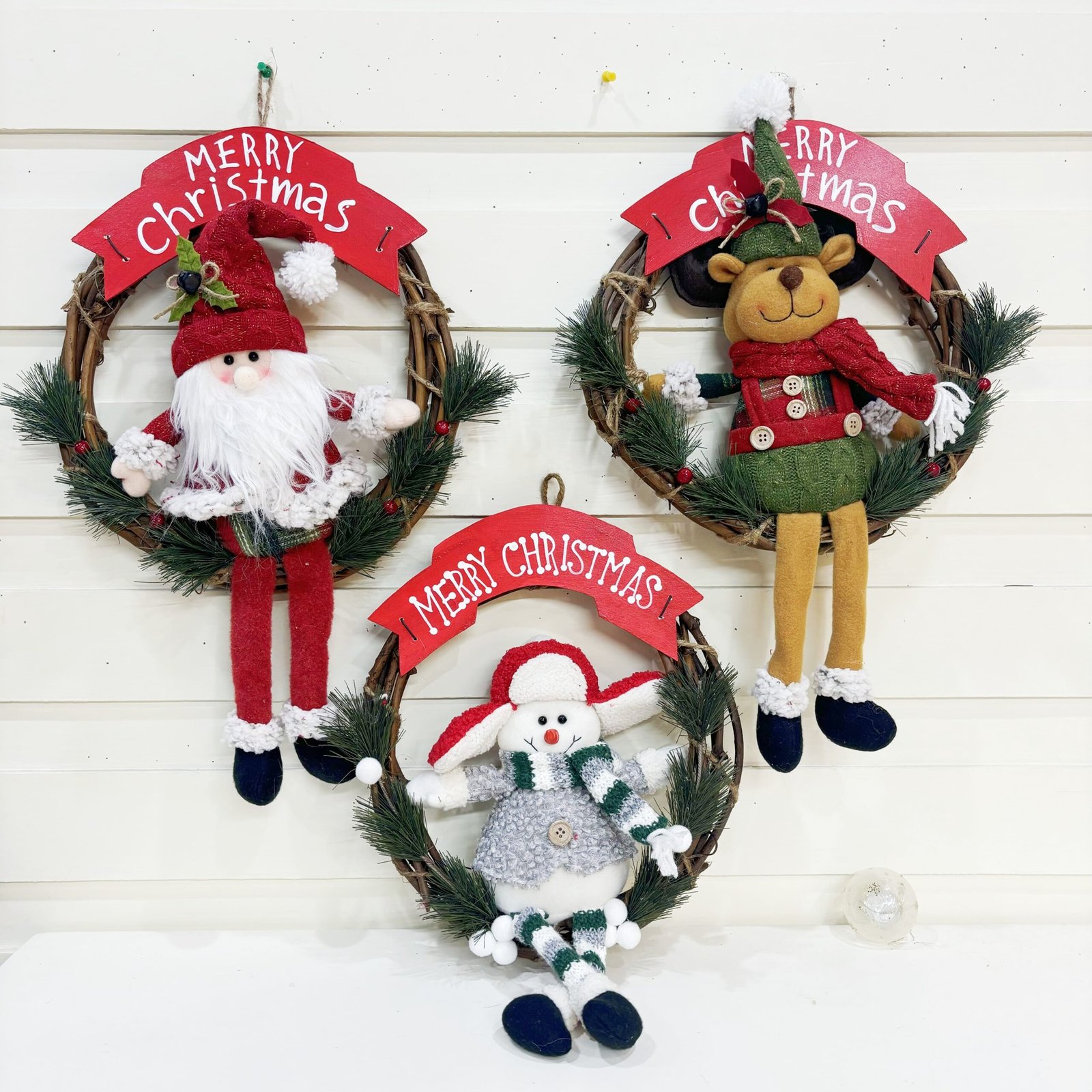 Wholesale Plush Christmas Wreaths with Hanging Characters